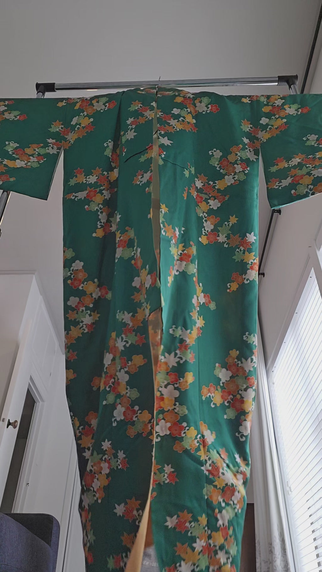 Emerald Autumn leaves - silk Kimono